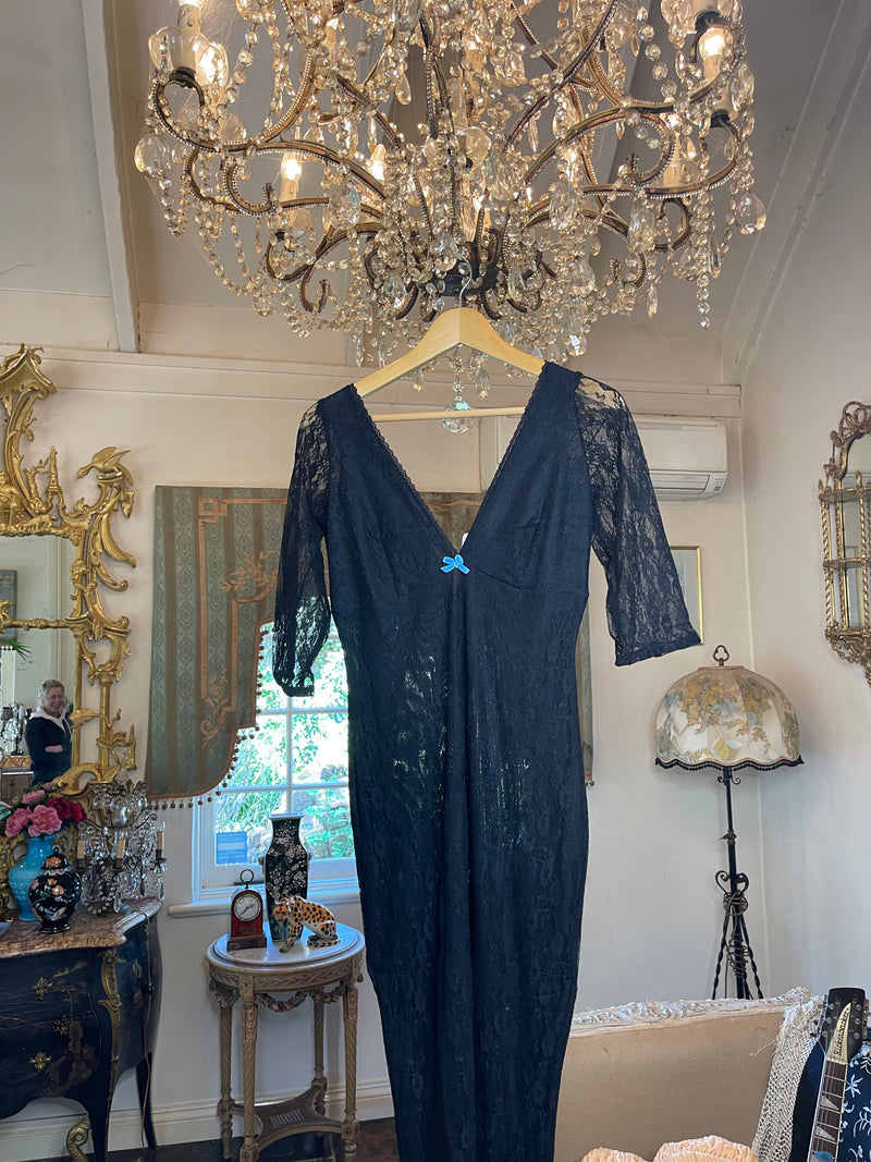 Garage Sale Fifi Lace dress Used once in photo Shoot size 8