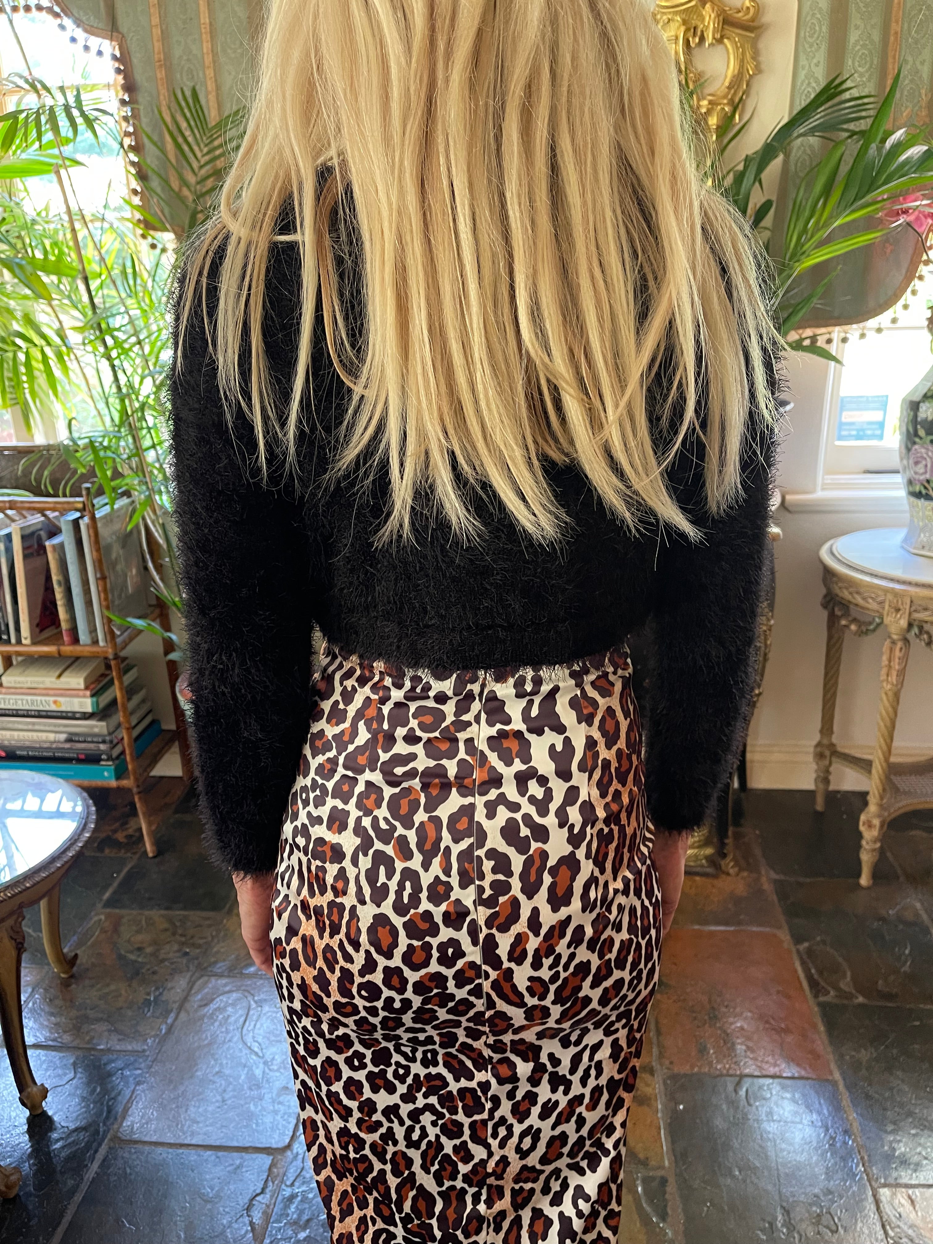 The Fluffy Shrug Black
